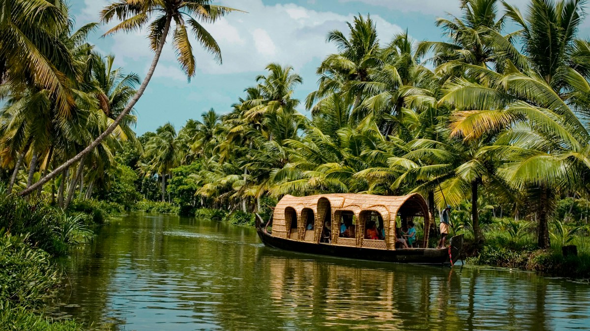 Munnar & Alleppey - Backwater or Hills Break: Munnar & Alleppey